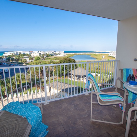 Sip your morning coffee on this stunning balcony overlooking turquoise waters and coastal views that stretch to the horizon.