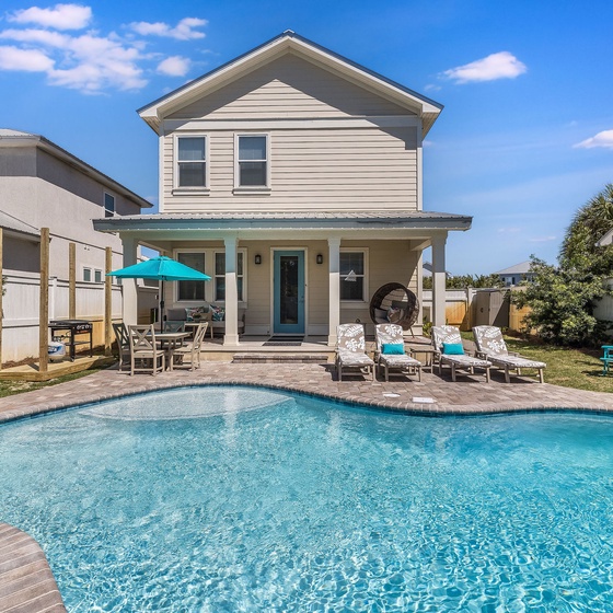 This beautiful, spacious pool is ideal for family relaxation!
