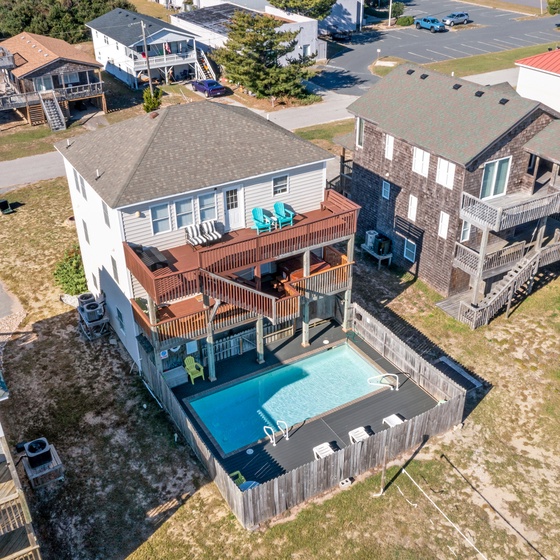 GR3611: Beach Bum'n | Back Exterior