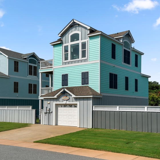 CB11: Inn No Hurry | Front Exterior