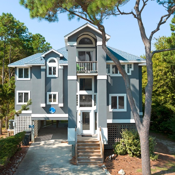 M852: Poni's Place | Front Exterior