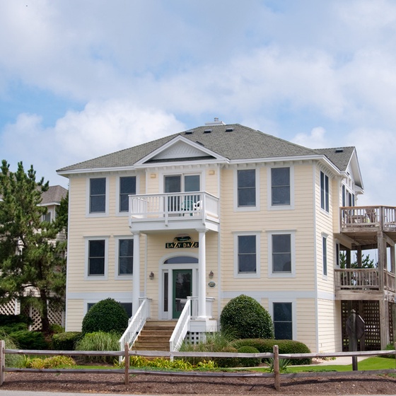 CL214: Lazy Daze | Front Exterior