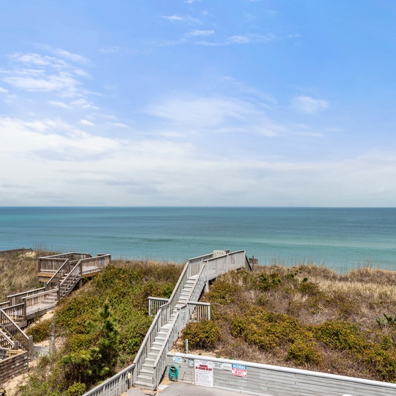 OB3: Sea Rose l Balcony View