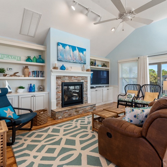 M875: Swoop Inn | Top Level Living Area - Fireplace Not Available For Guest Use