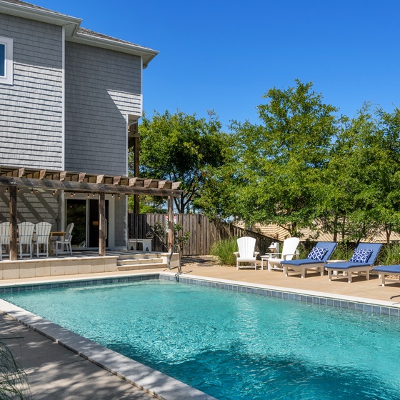 DU100: Duck Side Of The Moon | Private Pool Area