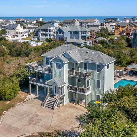 WH5835: Beachnuts Too | Front Exterior
