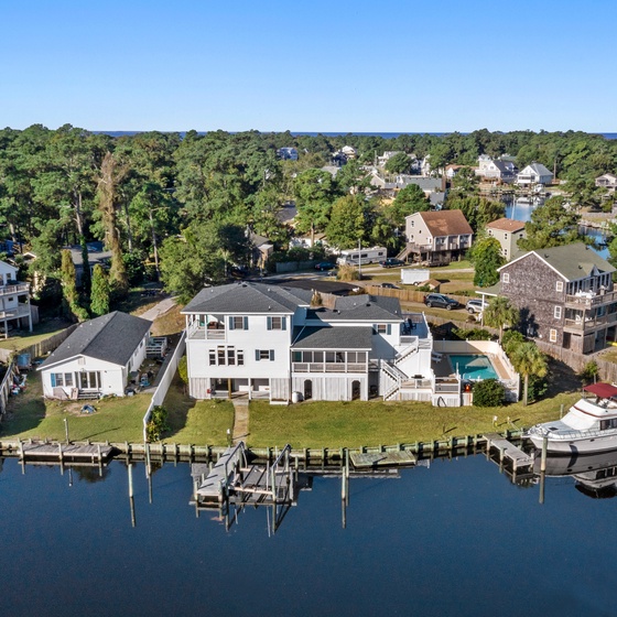 CH104: Inlet Palms | Back Exterior