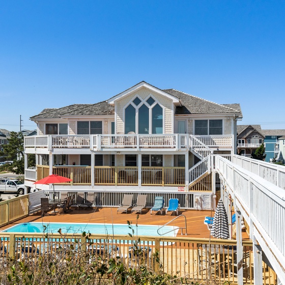 DE02: Beach Boys | Back Exterior