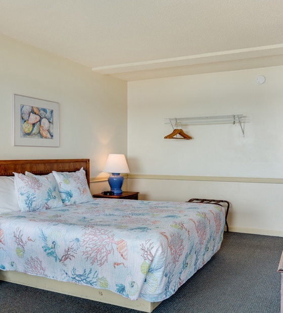 The Anchorage Inn | King Bedroom