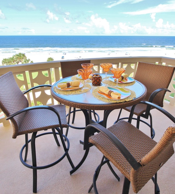 Dine to this remarkable view of the ocean