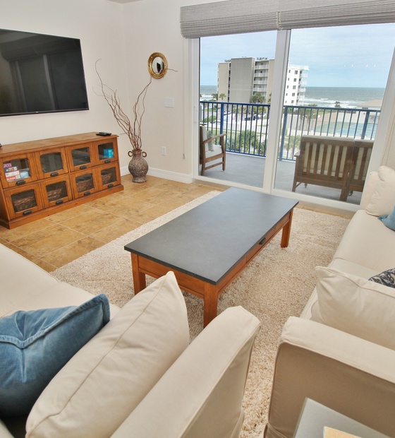 Calm & coastal living room