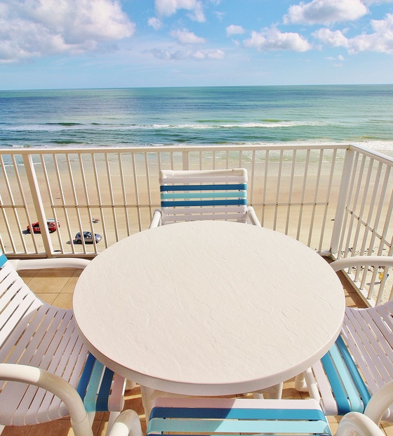 Dine to an Incredible Beach View