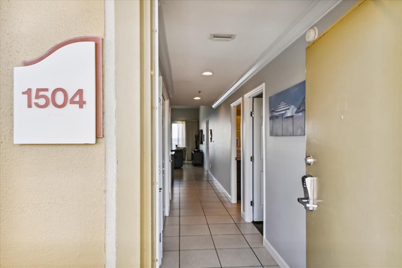 Elegant Coastal Entry