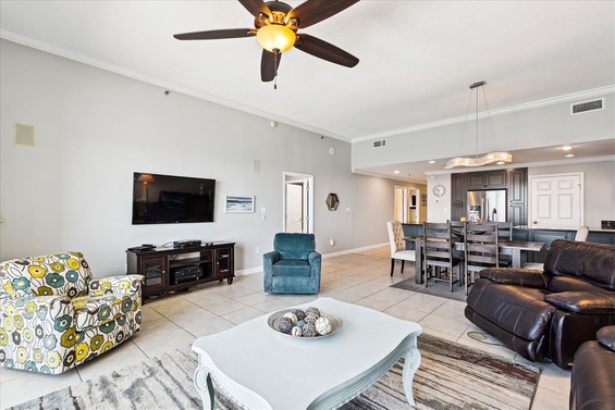 Spacious Oceanview Lounge