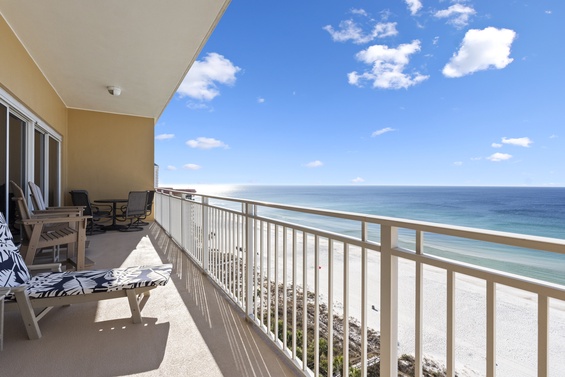 Expansive Gulf-Front Views