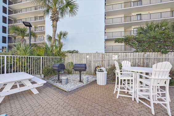 Resort-Style Poolside Escape