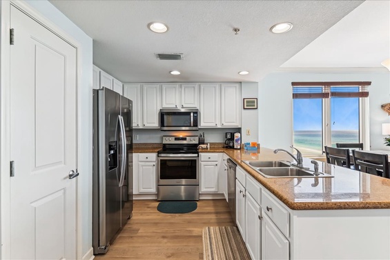 Modern Chef’s Kitchen