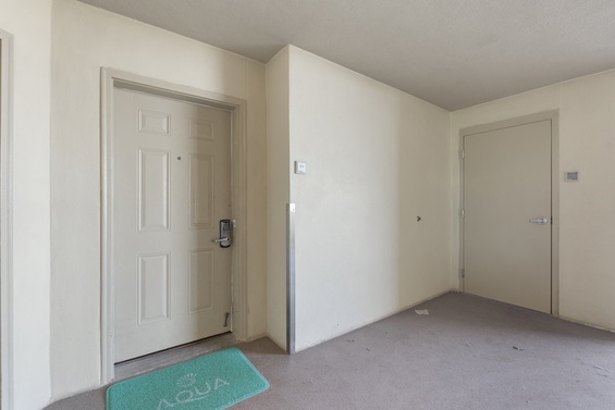 Bright & Inviting Walkway