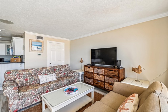 Cozy Beachfront Lounge