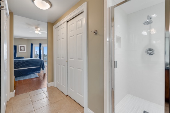 Sleek & Airy Corridor