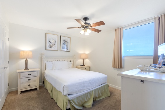 Cozy and Inviting bedroom with Modern Touches