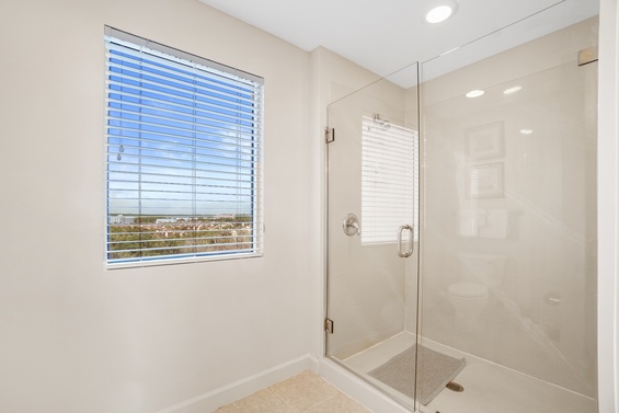 Elegant Spa-Like Bath