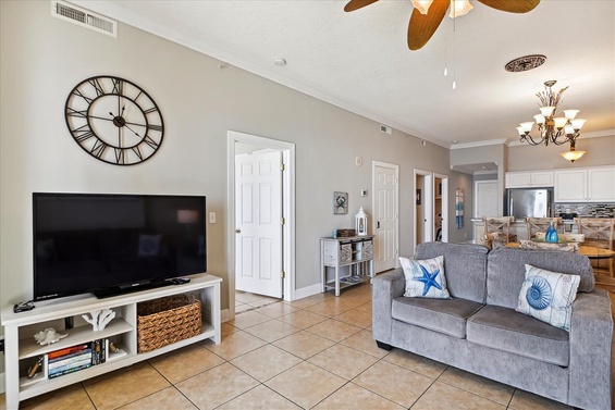 Cozy & Stylish Beachfront Retreat