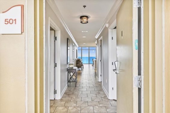 Stylish Coastal Entry