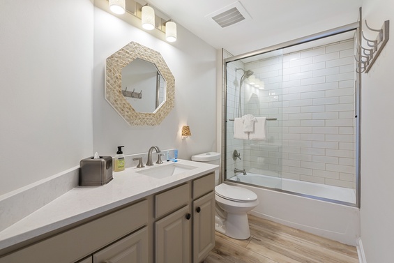 Spa-Like Soaking Tub