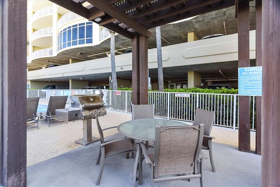 Resort-Style Pool & Hot Tub