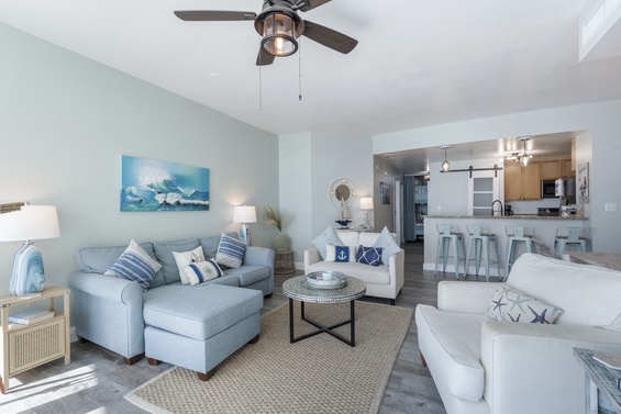 Spacious Gulf Lounge