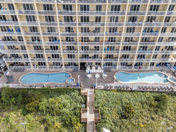 Beachfront Pool & Hot Tub