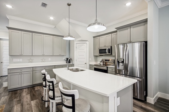 beautiful fully equipped kitchen