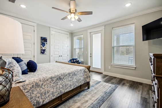 balcony off of king bedroom