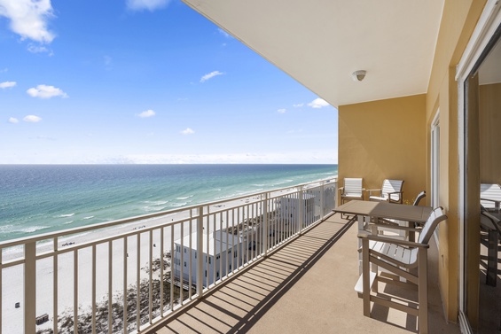 Beachfront Balcony with Unmatched Views and Relaxing Vibes