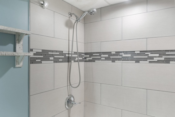 Spa-Like Bath with Tub/Shower Combo