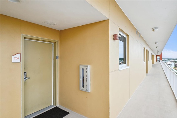 Stylish Coastal Entry