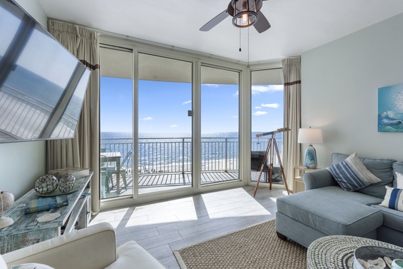 Spacious Gulf Lounge