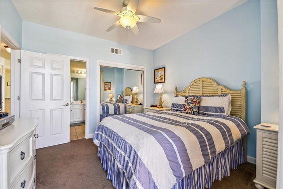 Guest bedroom with private access to hall bath