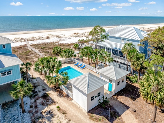 Charming Home Near Gulf