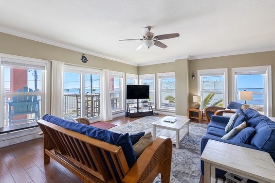 Bright & Stylish Lounge