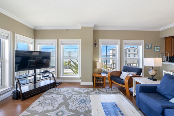 Bright & Stylish Lounge