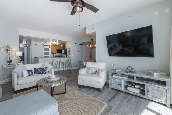 Spacious Gulf Lounge