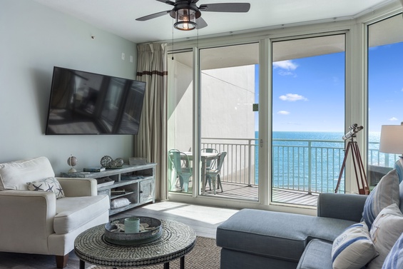 Spacious Gulf Lounge