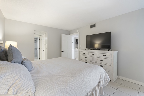 Serene King Suite