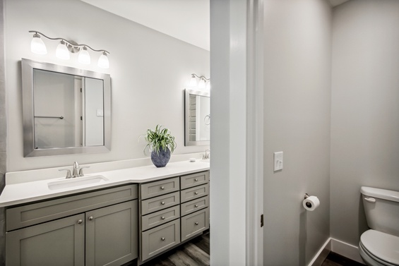 private bath for king bedroom