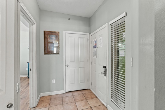 Welcoming Coastal Entryway