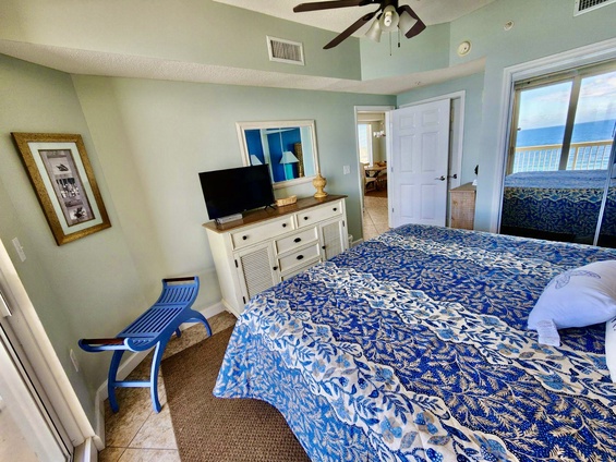 EF551038-E63E-4136-9F69-7F273242178D_1_201_a