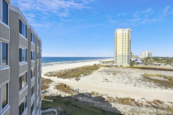 Gulf-Front Studio Retreat