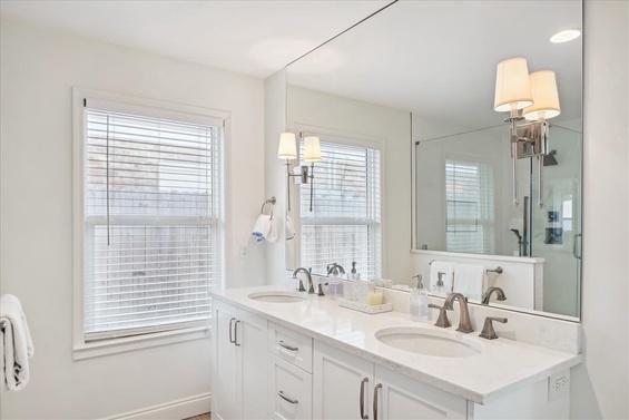 Spa-Like Bath Retreat